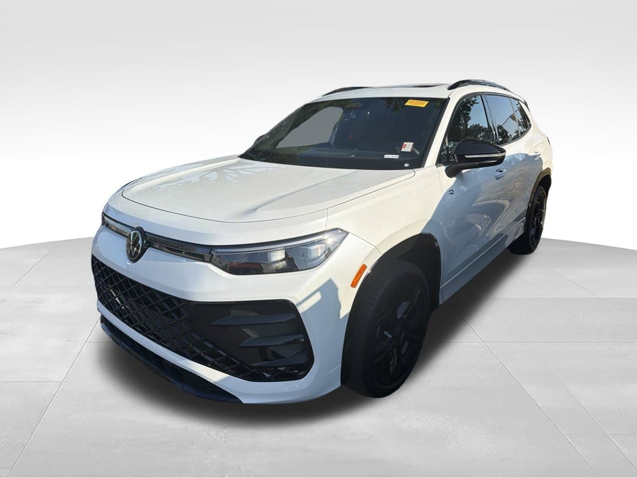 2026 Volkswagen Tiguan SE R-Line Black — photo 1 of 14