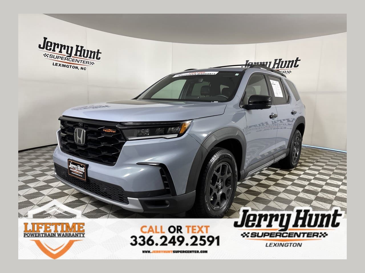 2023 Honda Pilot TrailSport — photo 1 of 35