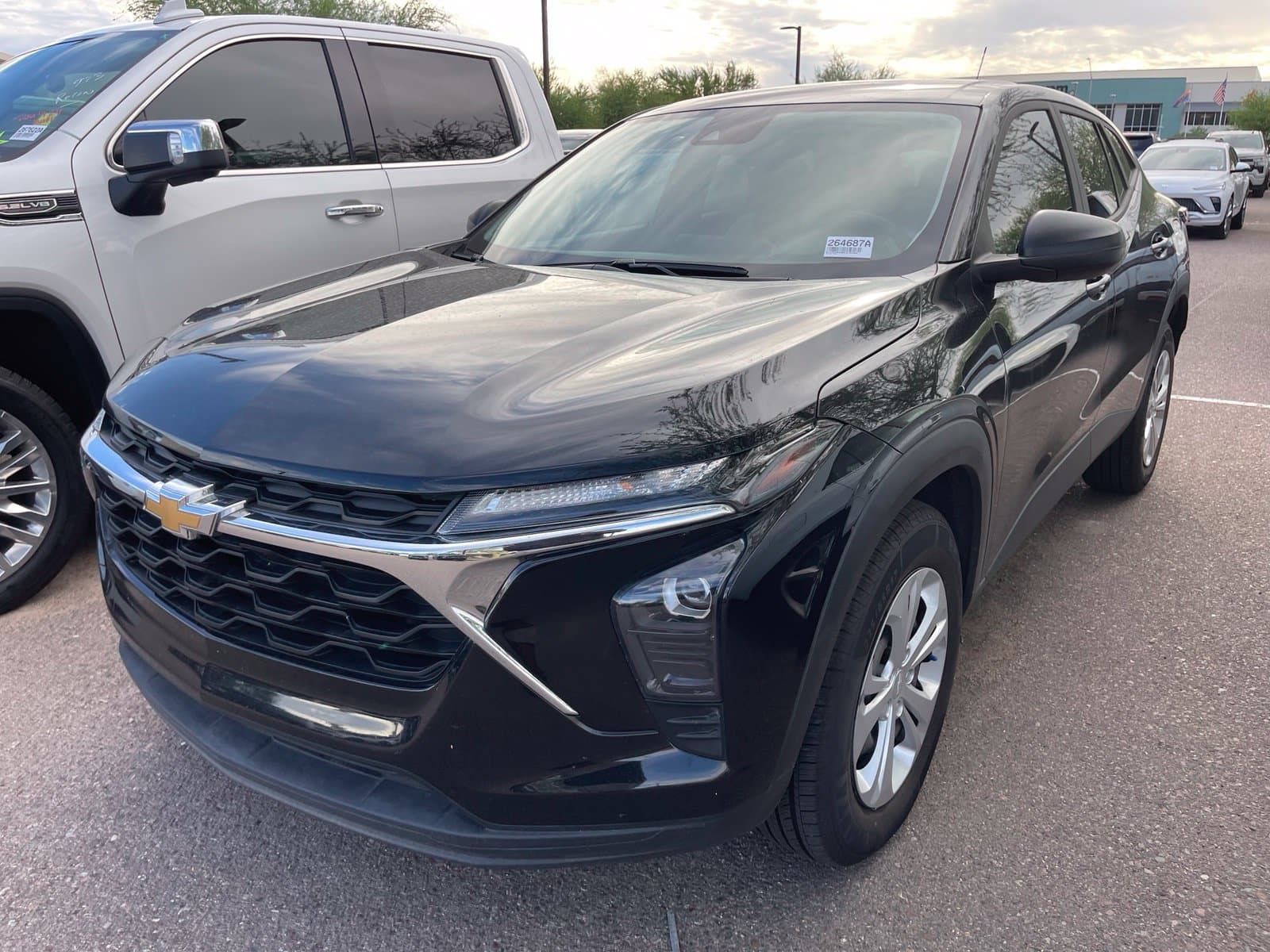 2024 Chevrolet Trax LS — photo 1 of 8