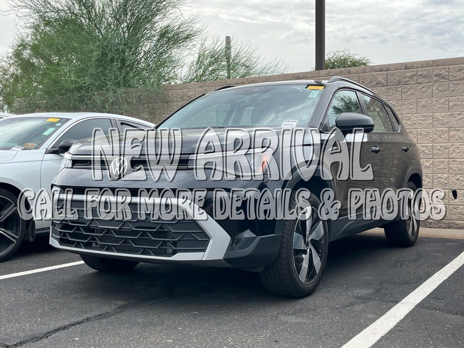 2025 Volkswagen Taos S — photo 1 of 12