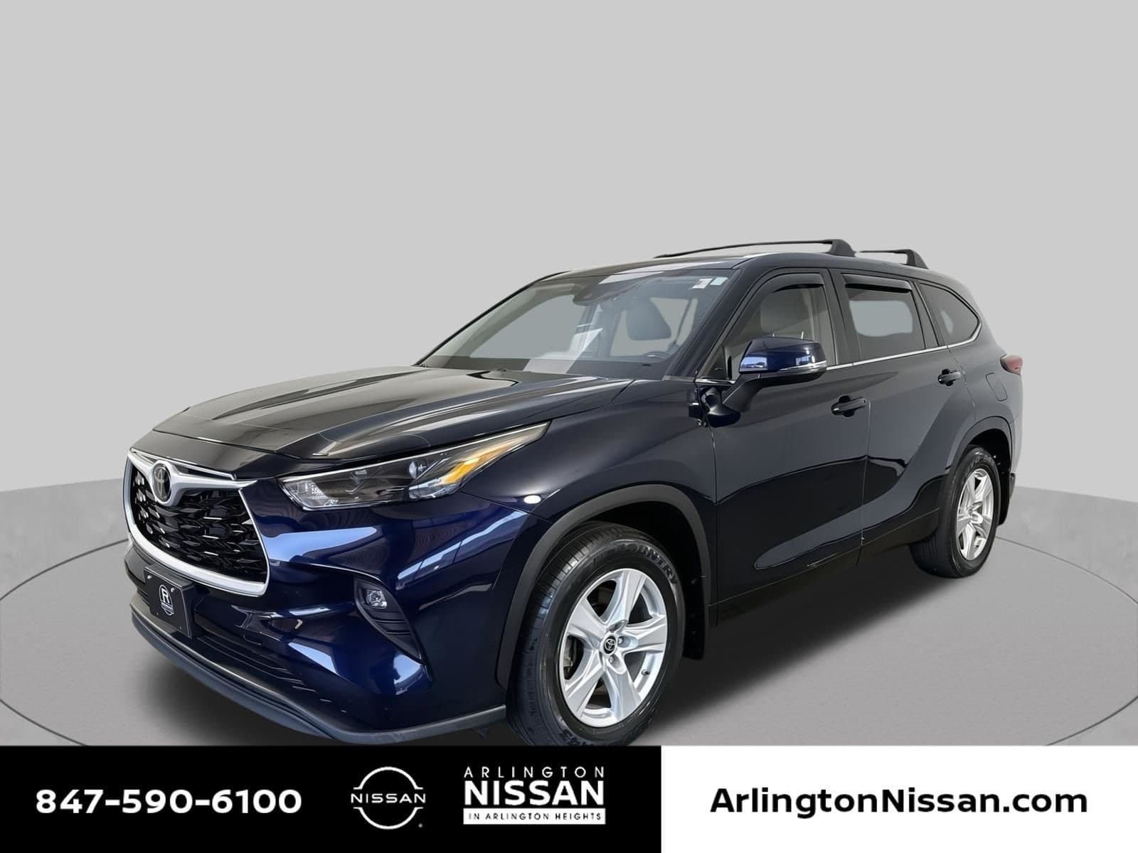 2023 Toyota Highlander LE — photo 1 of 40