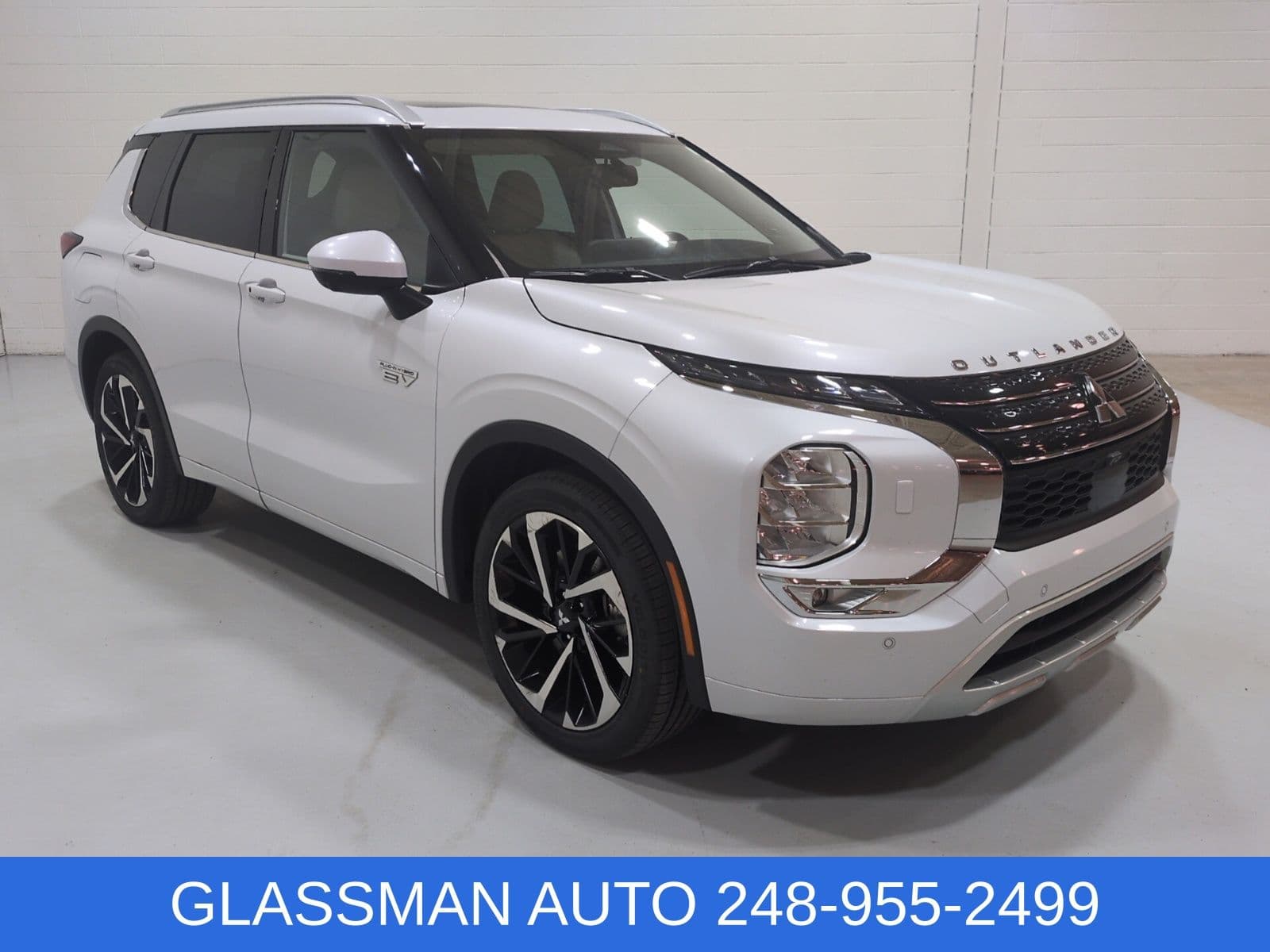 2023 Mitsubishi Outlander PHEV SEL — photo 1 of 27