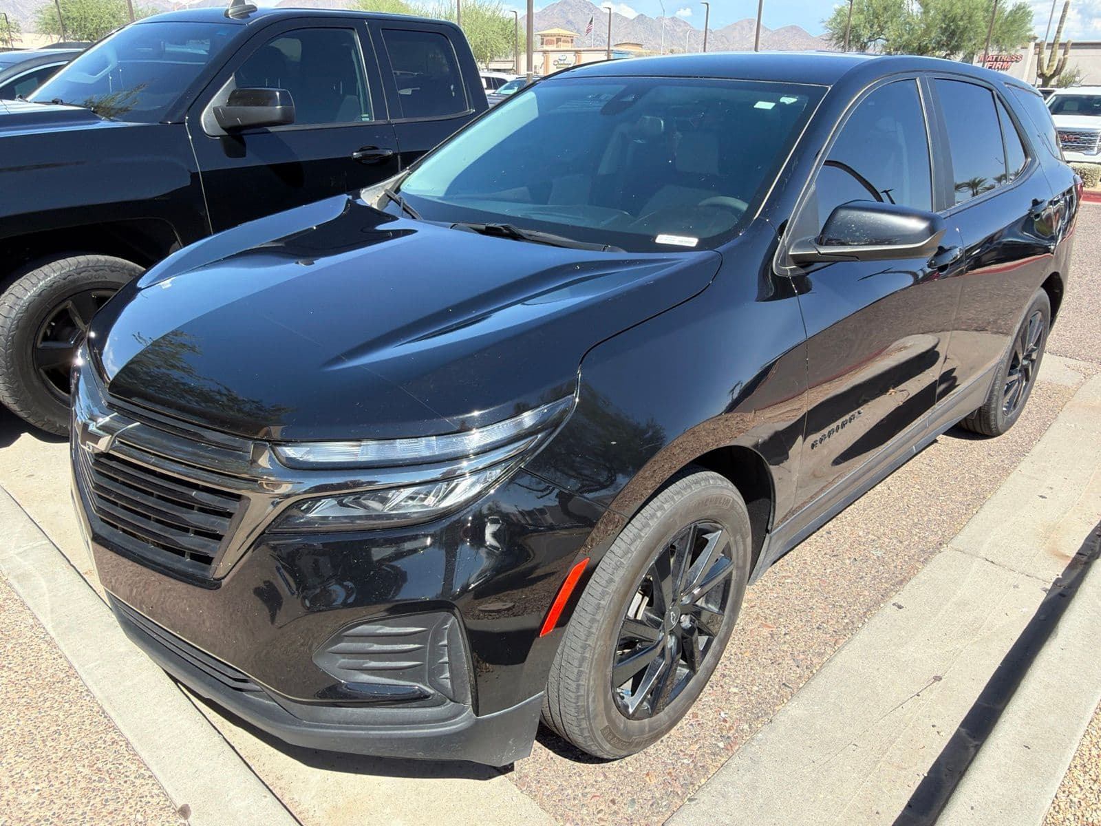 2024 Chevrolet Equinox LS — photo 1 of 7