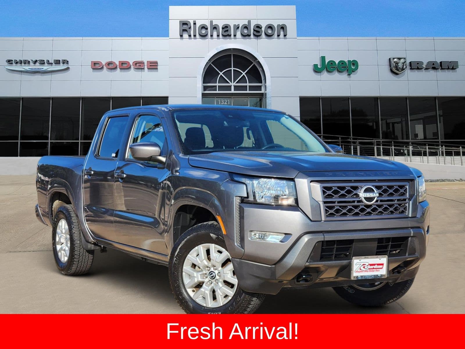 2024 Nissan Frontier SV — photo 1 of 43