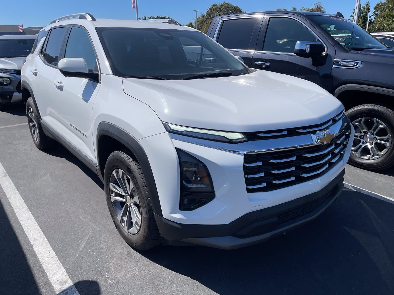 2025 Chevrolet Equinox AWD LT — photo 1 of 7