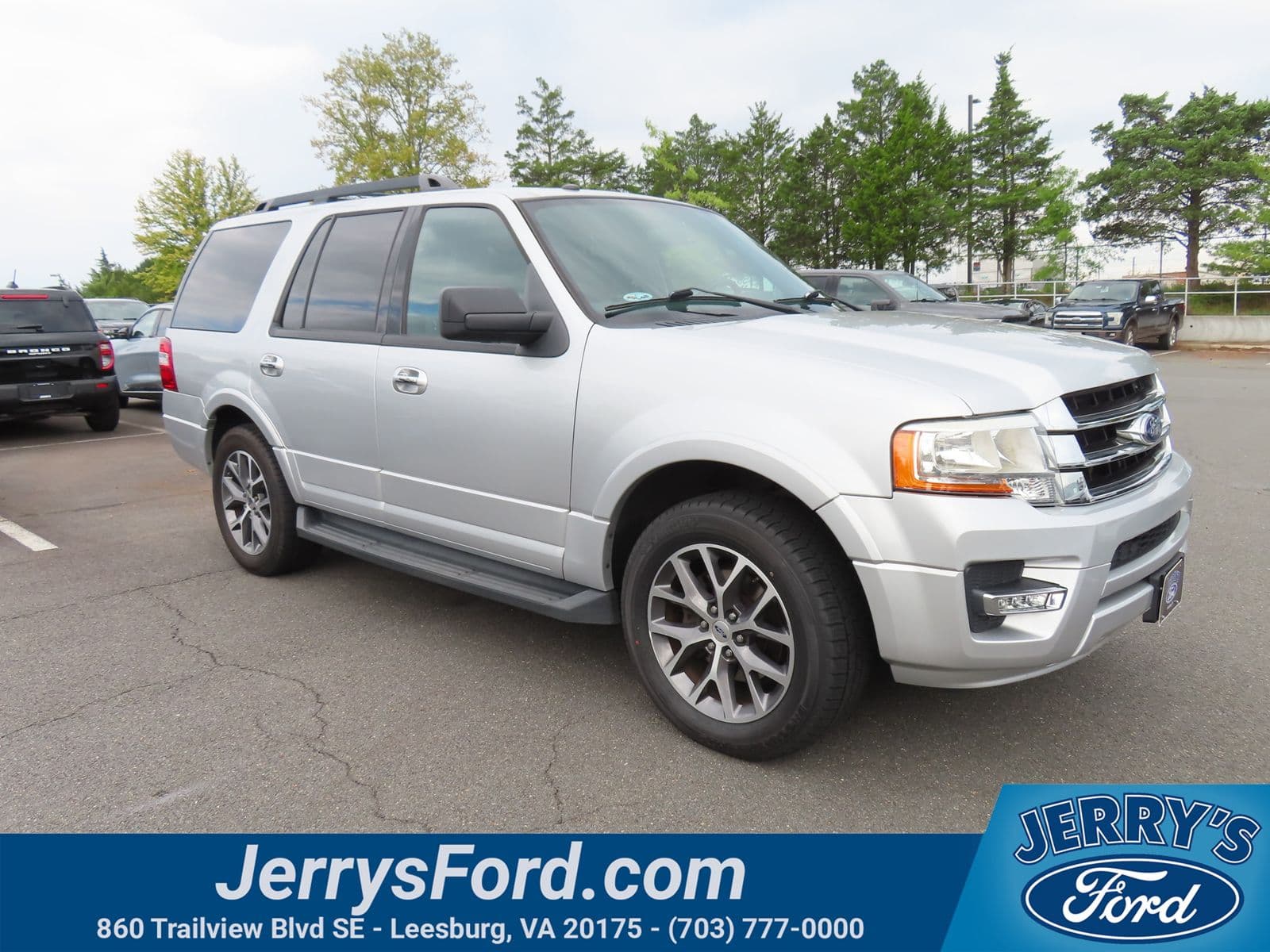 2017 Ford Expedition XLT — photo 1 of 36