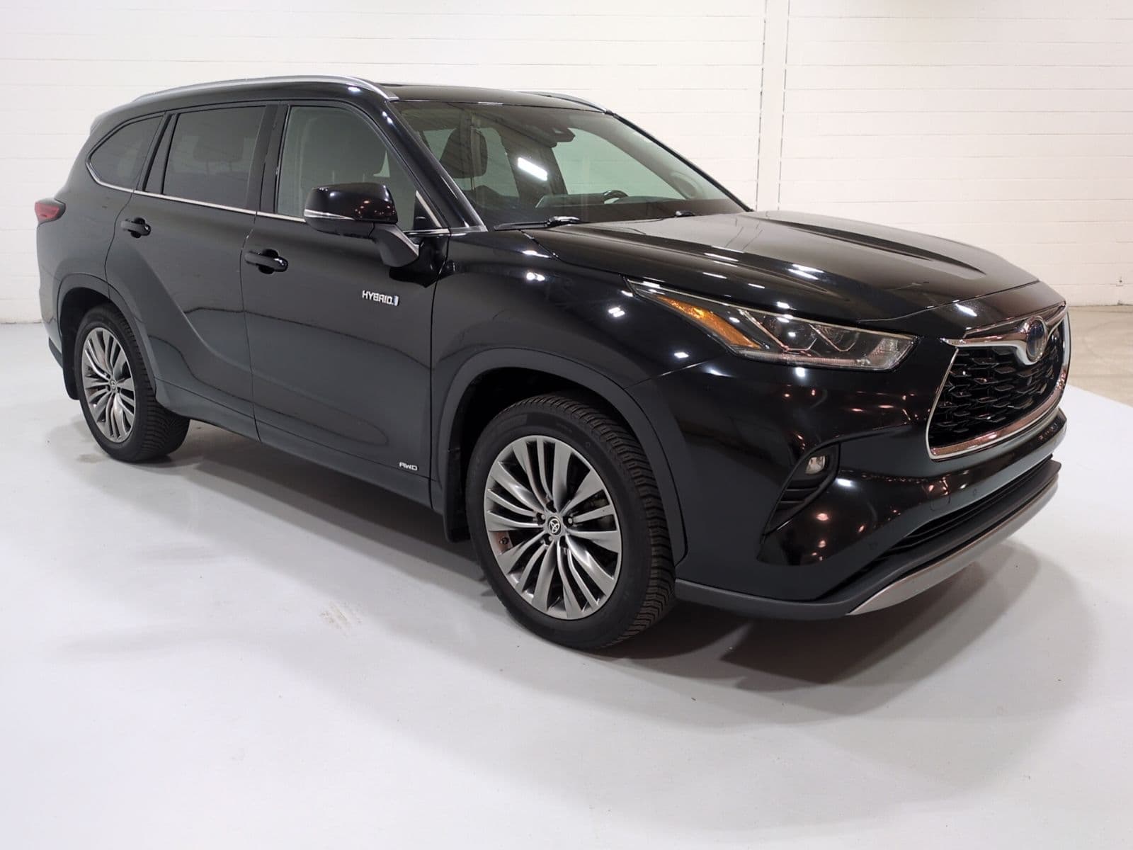 2021 Toyota Highlander Hybrid Platinum — photo 1 of 30