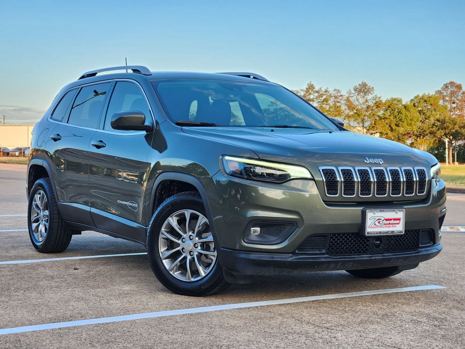 2021 Jeep Cherokee Latitude Plus — photo 1 of 42