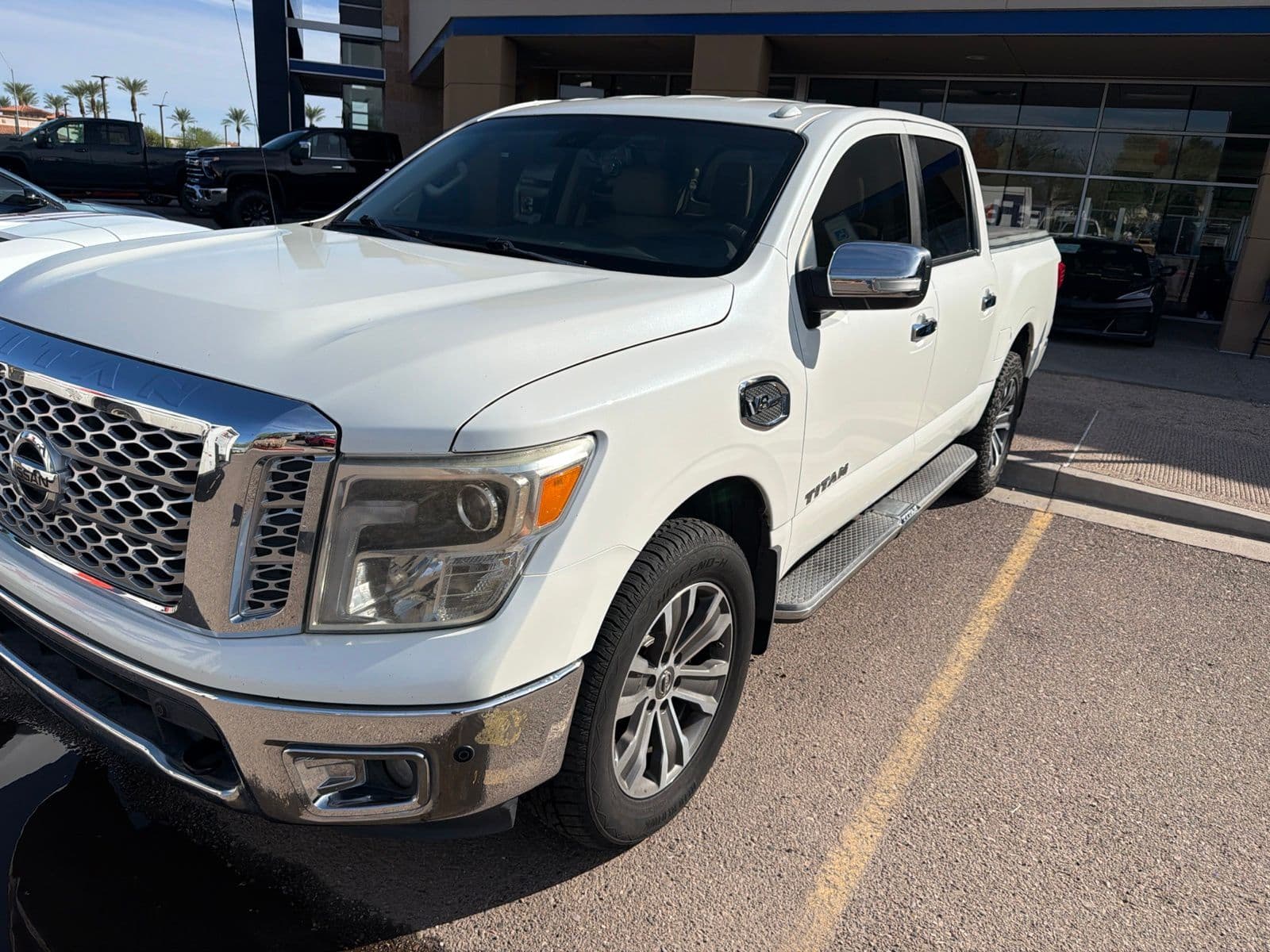 2017 Nissan Titan SL — photo 1 of 7