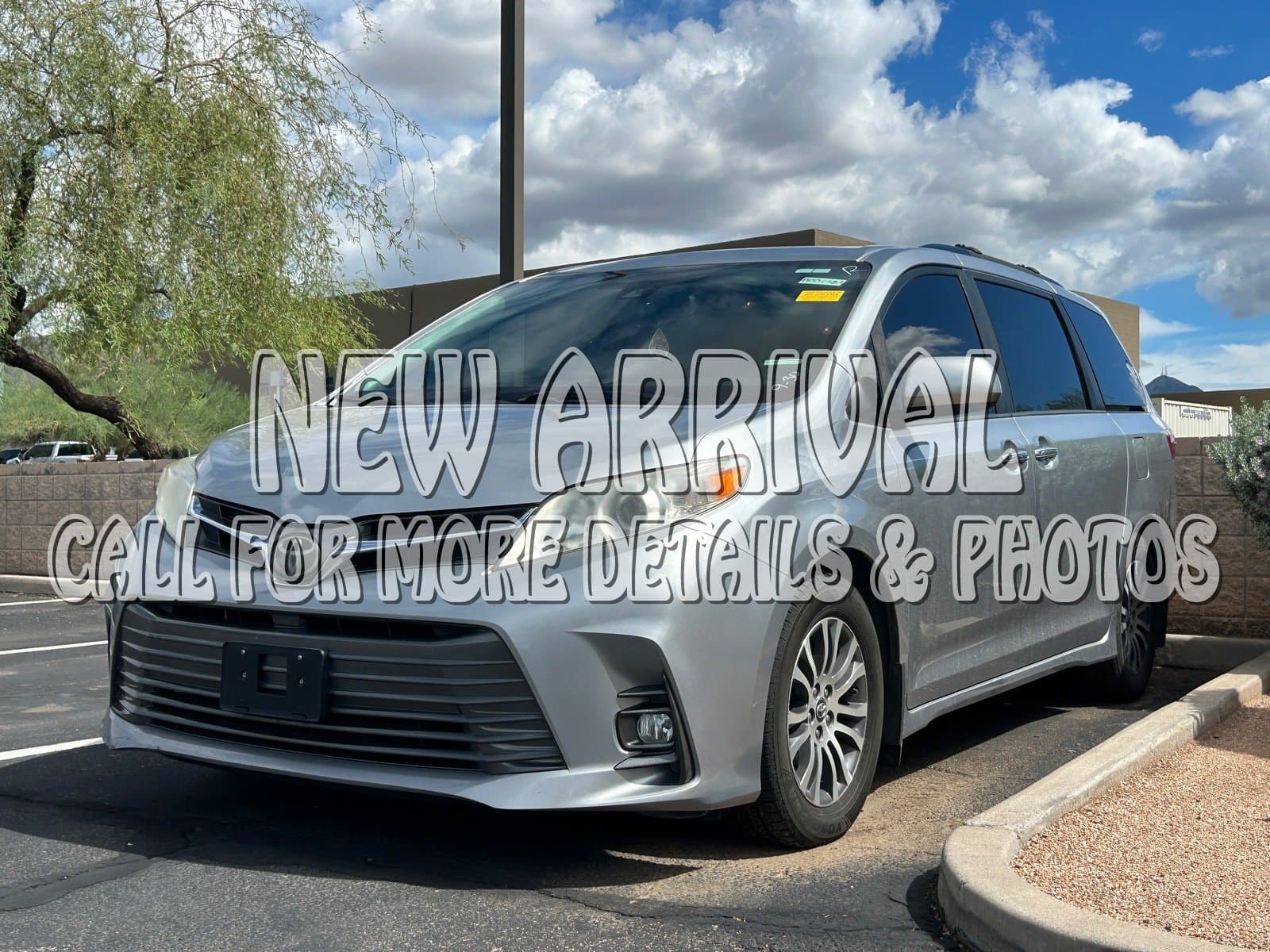 2018 Toyota Sienna XLE — photo 1 of 14