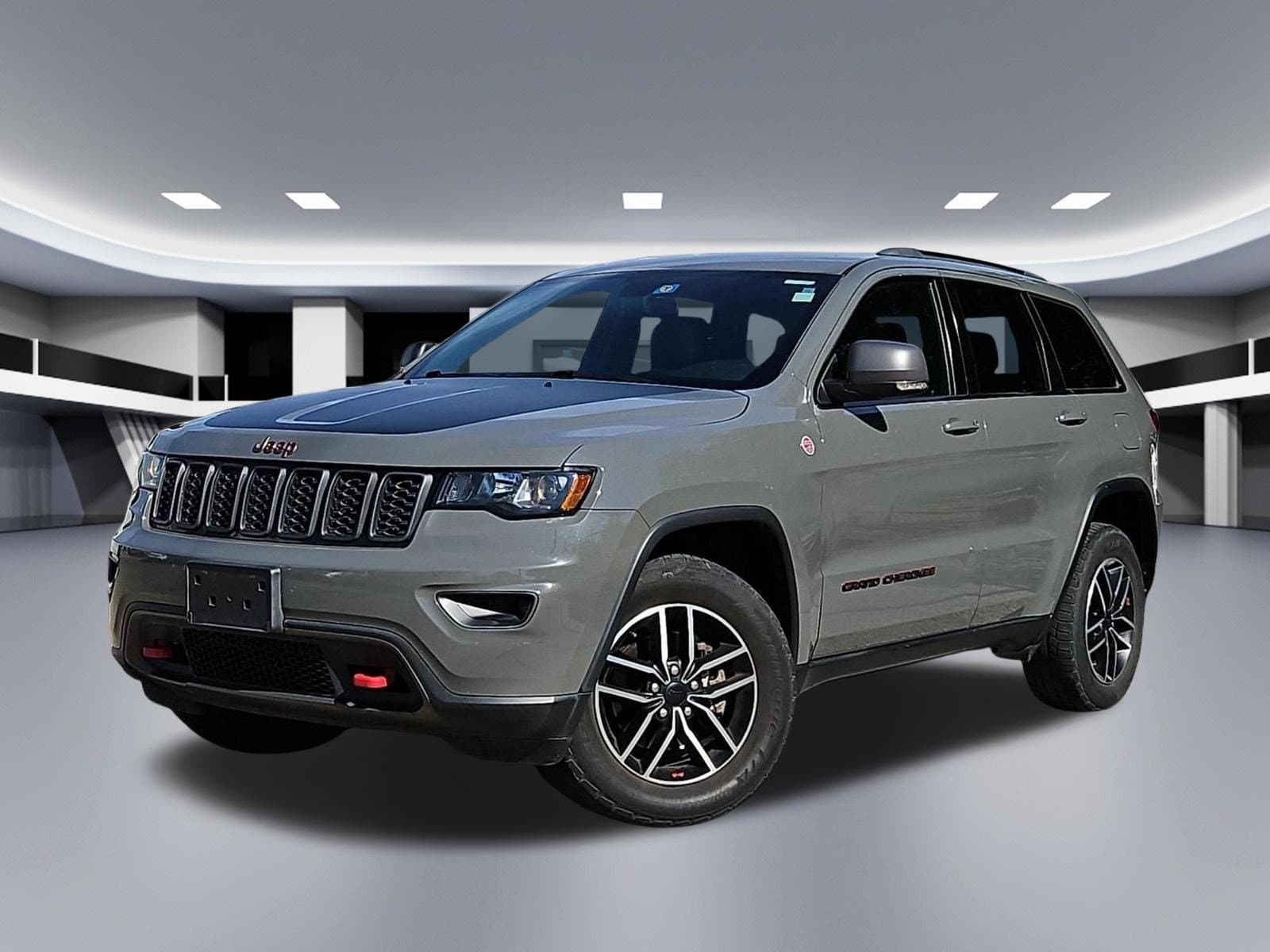 2019 Jeep Grand Cherokee Trailhawk — photo 1 of 26
