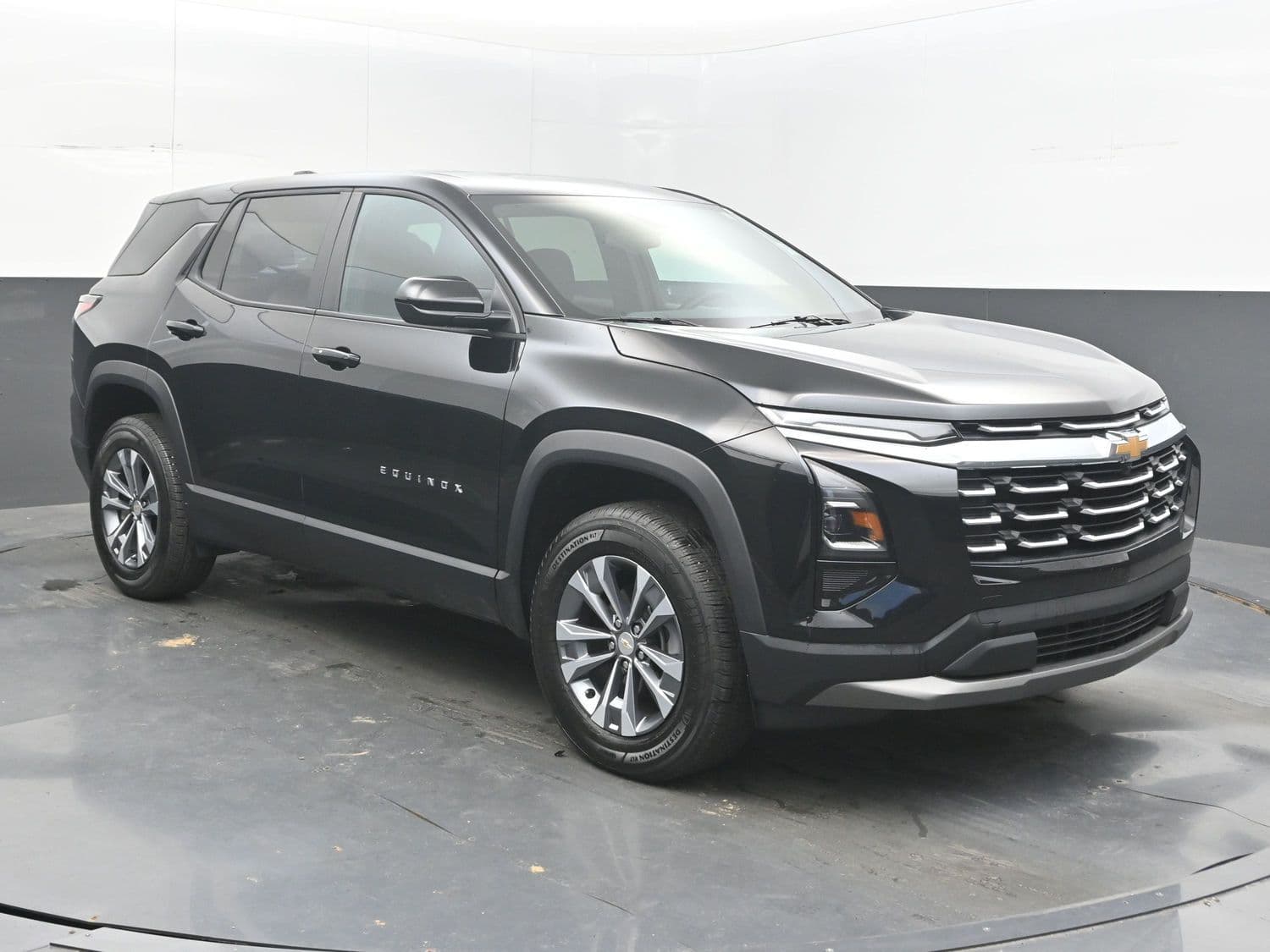 2026 Chevrolet Equinox FWD LT — photo 1 of 41