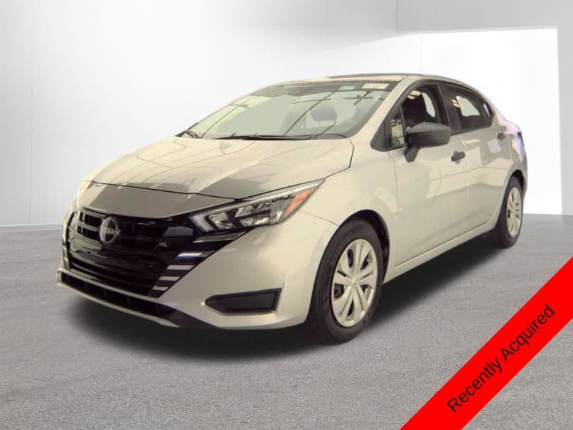 2025 Nissan Versa Base — photo 1 of 10