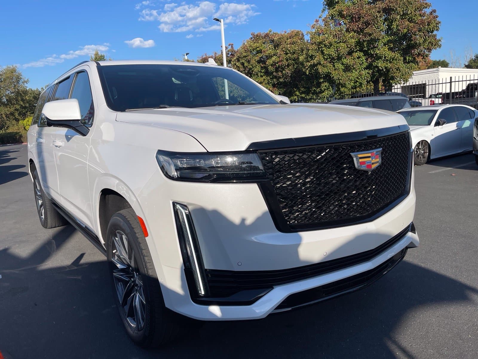 2021 Cadillac Escalade ESV Sport Platinum — photo 1 of 7
