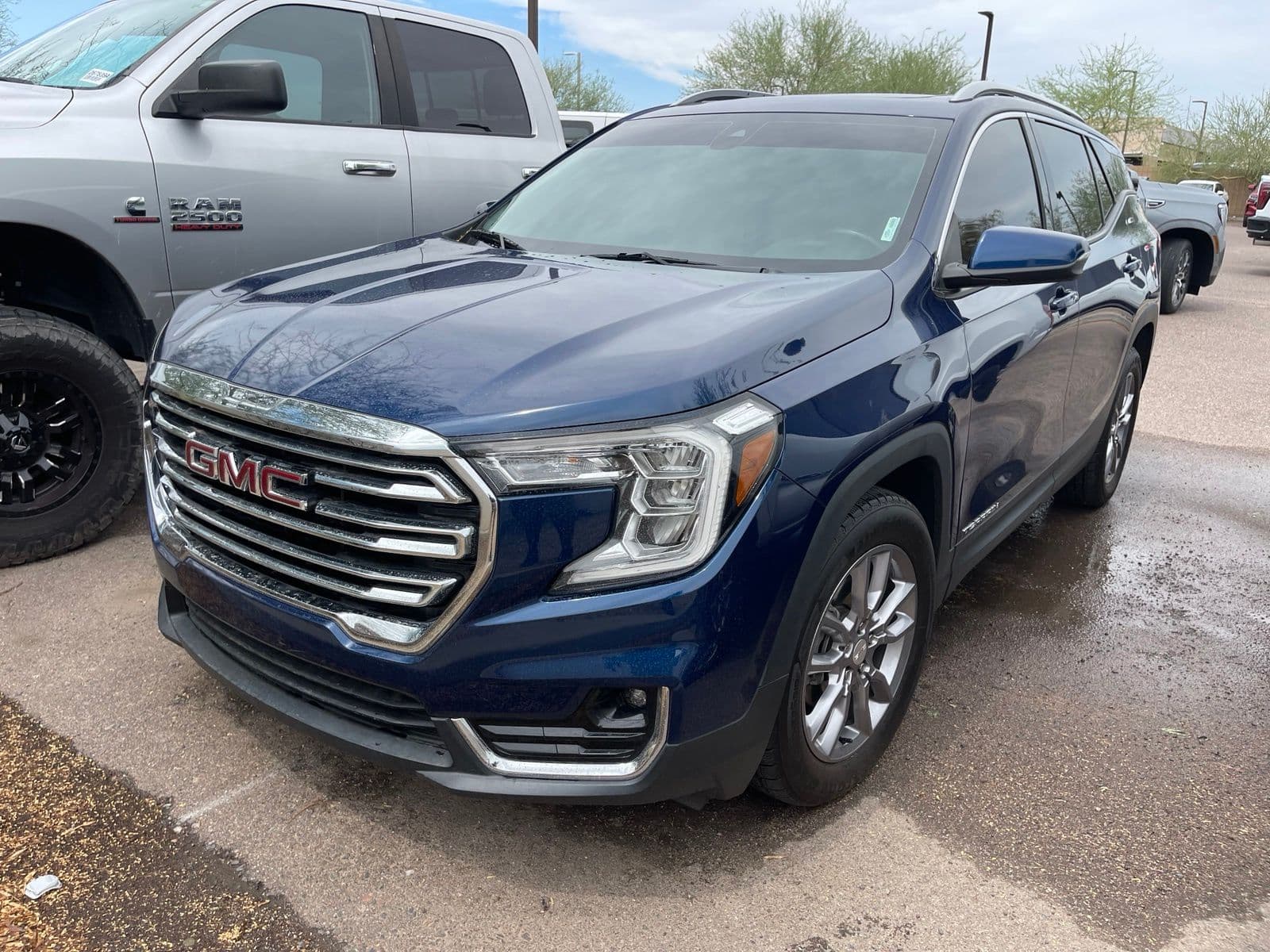 2022 GMC Terrain SLT — photo 1 of 4