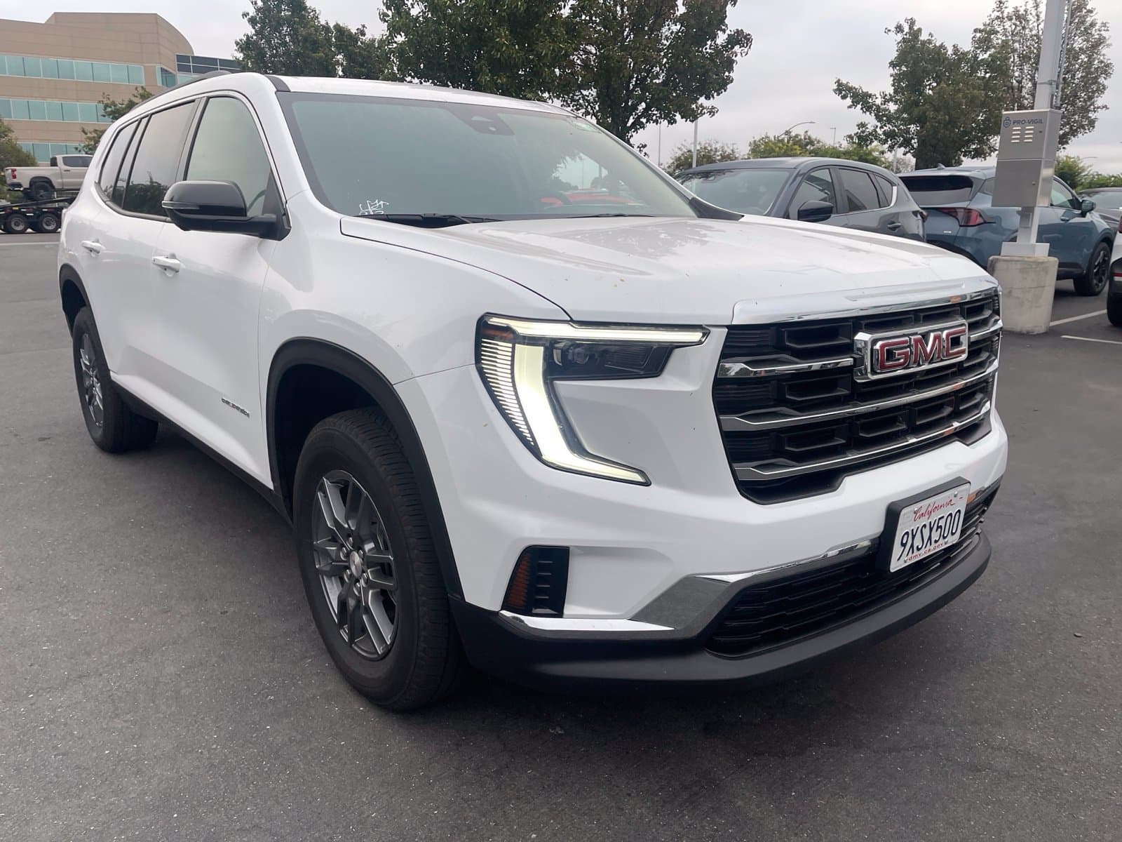 2026 GMC Acadia FWD Elevation — photo 1 of 7