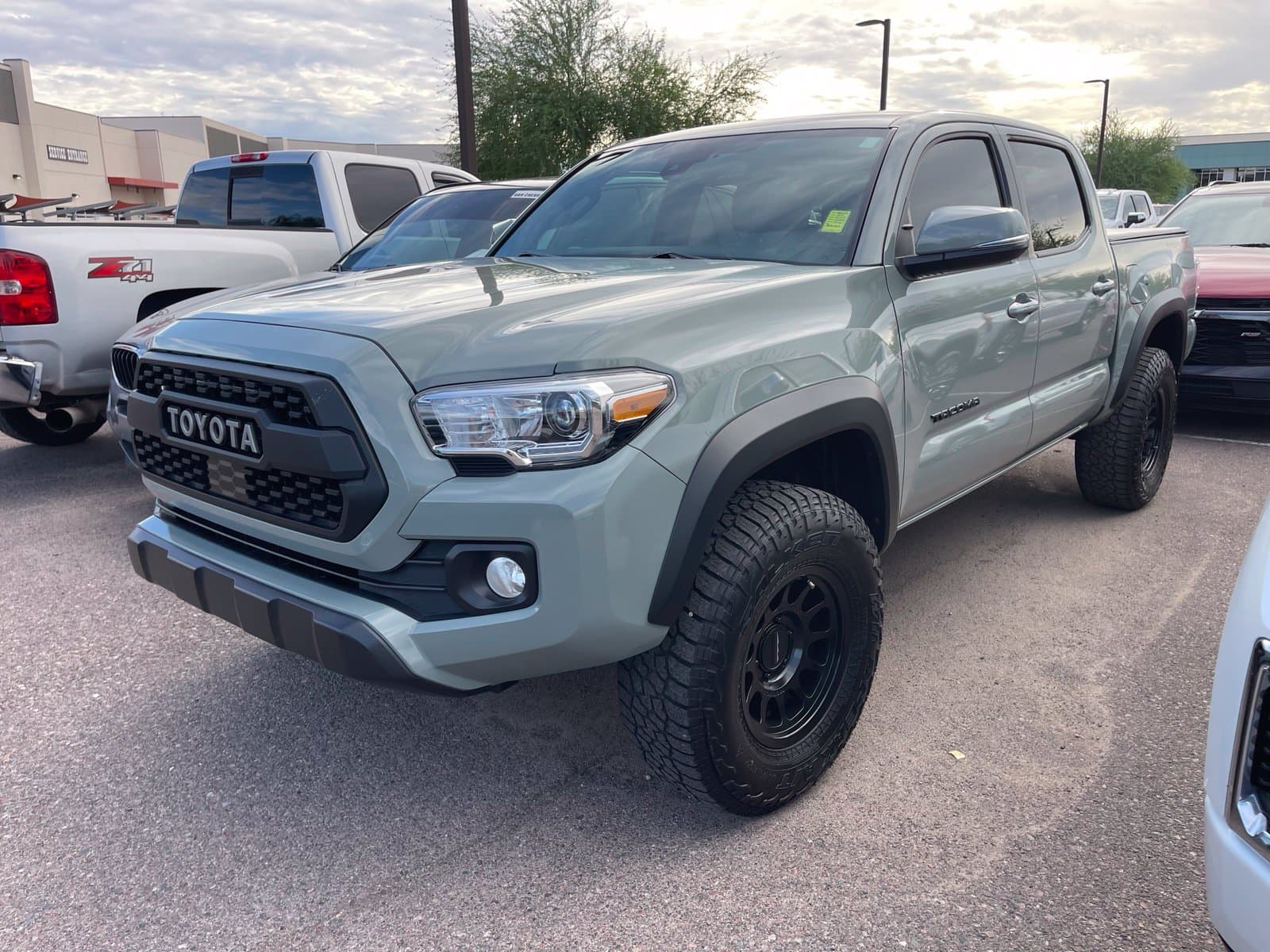 2023 Toyota Tacoma 4WD TRD Off Road — photo 1 of 11