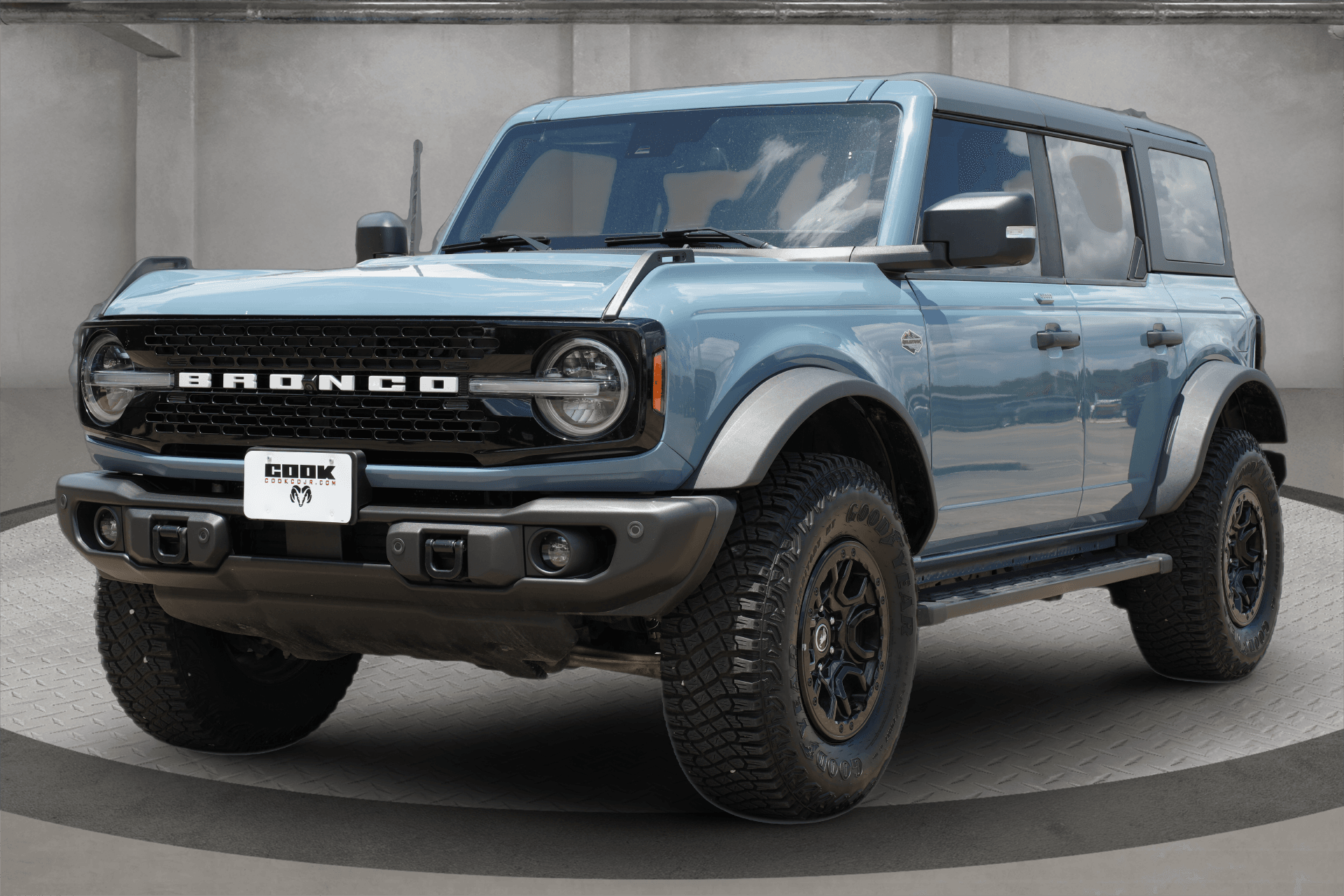 2023 Ford Bronco Wildtrak — photo 1 of 28