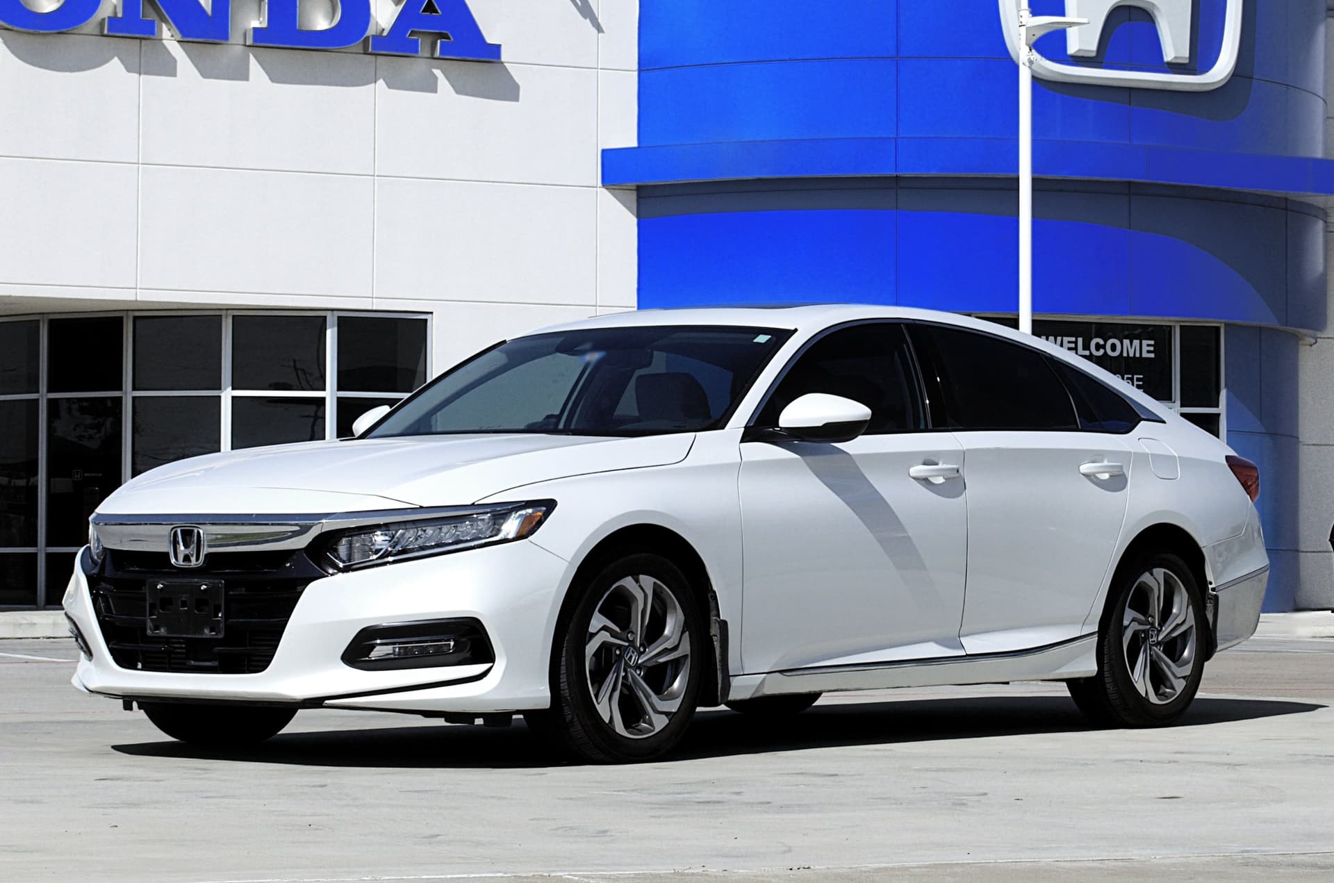 2018 Honda Accord Sedan EX-L 2.0T — photo 1 of 2