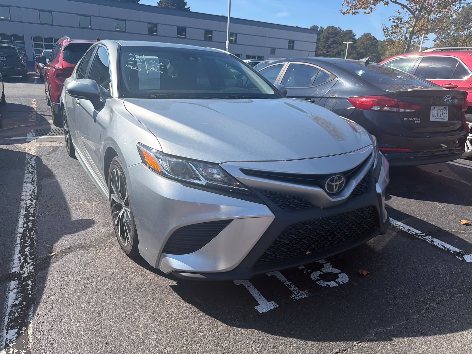 2018 Toyota Camry SE — photo 1 of 12