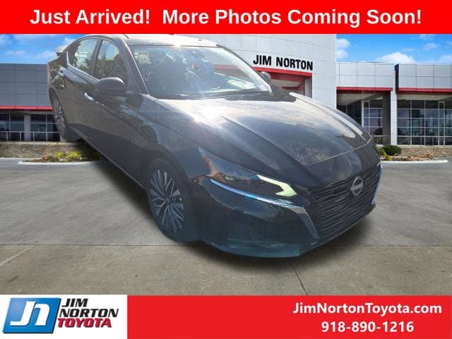 2025 Nissan Altima SV — photo 1 of 12