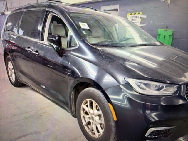2021 Chrysler Pacifica Touring L — photo 1 of 12