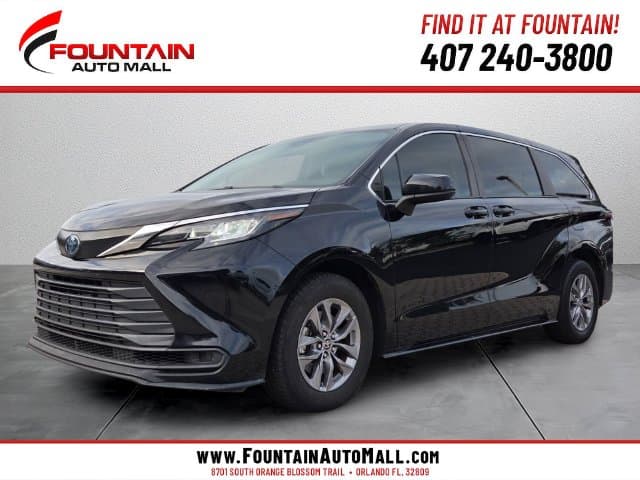 2023 Toyota Sienna LE — photo 1 of 18