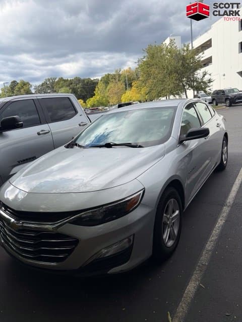 2020 Chevrolet Malibu LS — photo 1 of 7