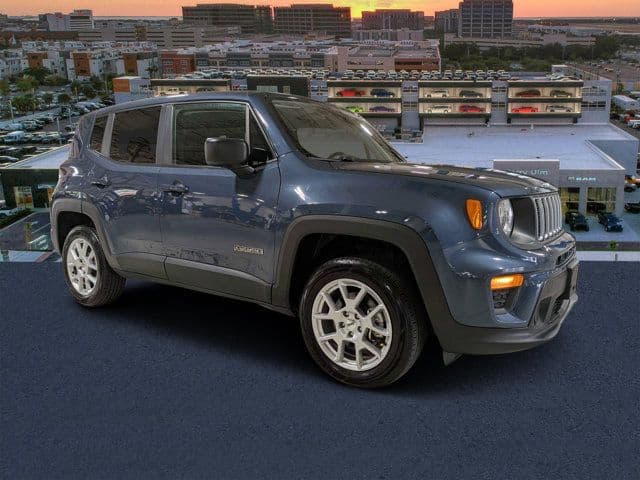 2023 Jeep Renegade Latitude — photo 1 of 30