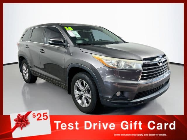 2016 Toyota Highlander LE Plus V6 — photo 1 of 32