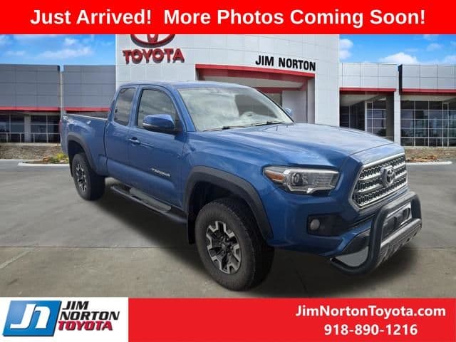 2017 Toyota Tacoma TRD Off Road — photo 1 of 11