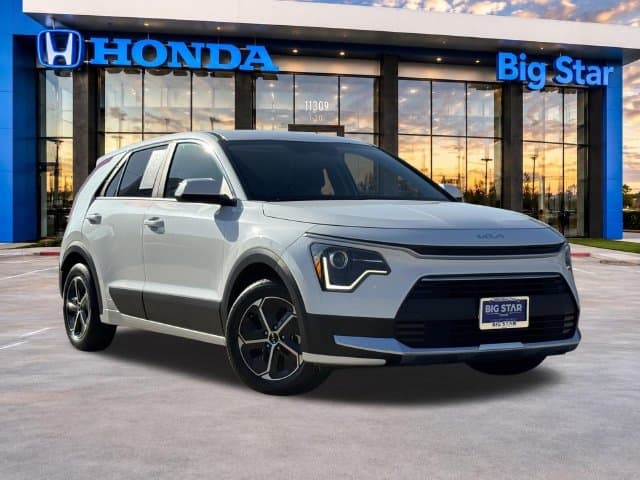 2025 Kia Niro LX — photo 1 of 24