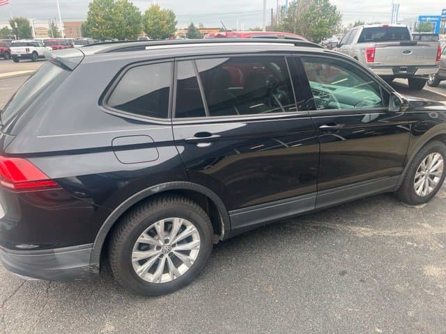 2019 Volkswagen Tiguan Base — photo 1 of 11
