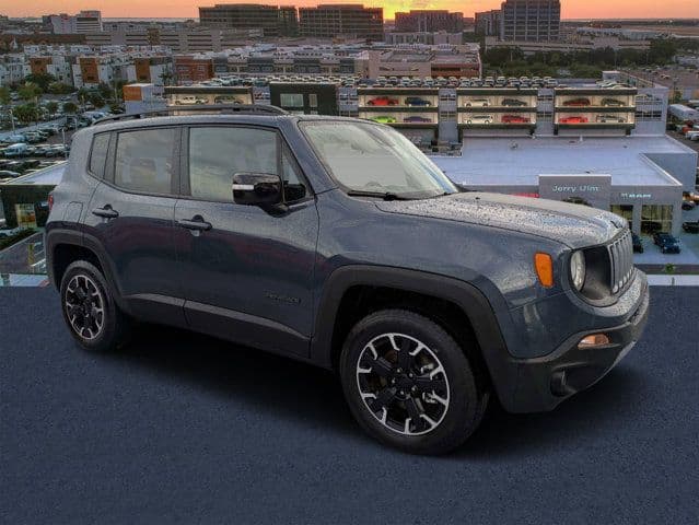 2023 Jeep Renegade Latitude — photo 1 of 30