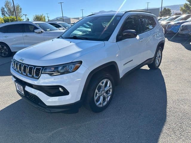 2024 Jeep Compass Latitude — photo 1 of 42