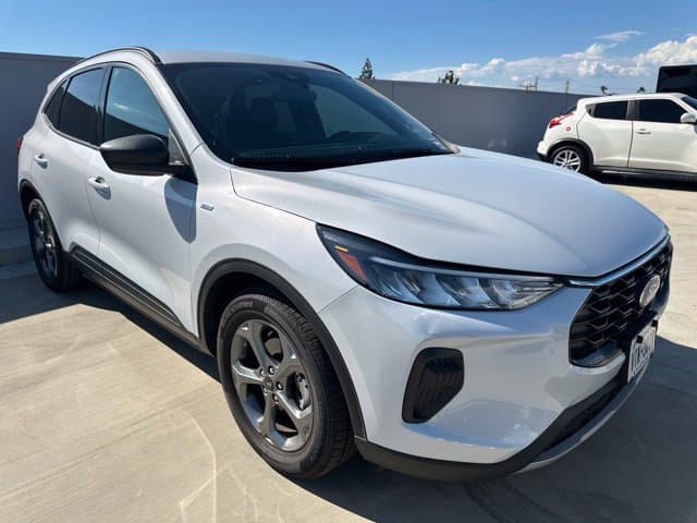 2025 Ford Escape ST-Line — photo 1 of 2