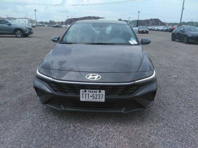 2024 Hyundai Elantra SEL — photo 1 of 4