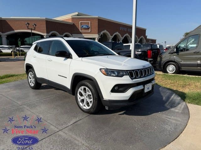 2024 Jeep Compass Latitude — photo 1 of 23