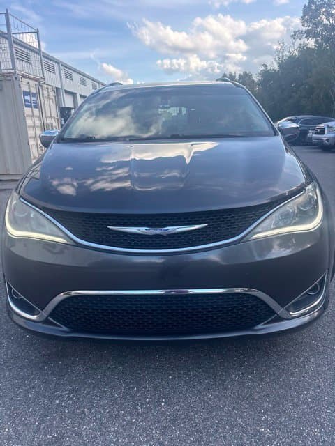 2020 Chrysler Pacifica Limited — photo 1 of 26
