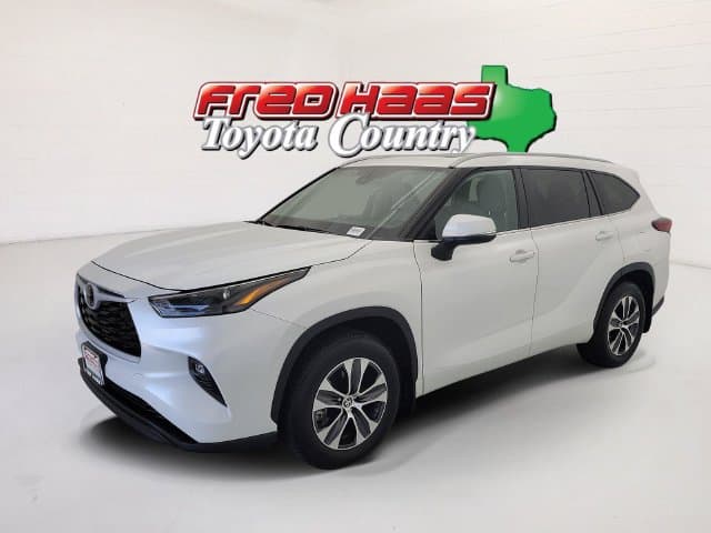 2023 Toyota Highlander XLE — photo 1 of 35