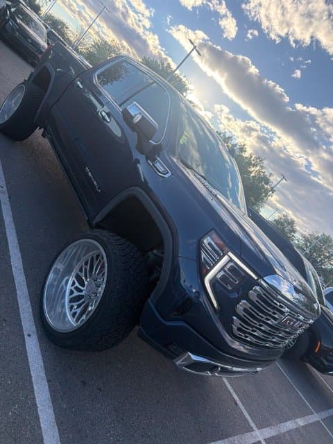 2023 GMC Sierra 1500 Denali — photo 1 of 10