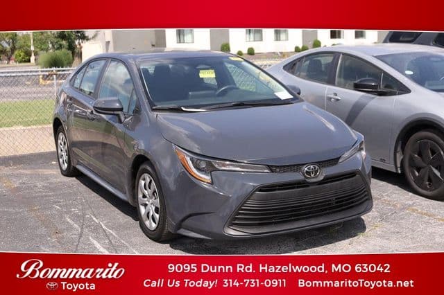 2025 Toyota Corolla LE — photo 1 of 5