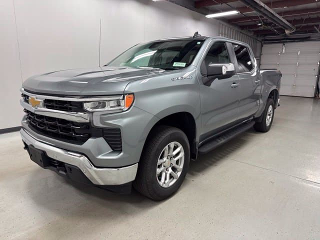 2025 Chevrolet Silverado 1500 LT — photo 1 of 5