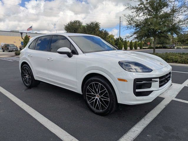 2025 Porsche Cayenne Base — photo 1 of 31