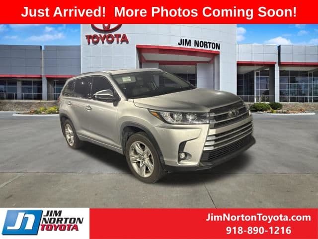 2019 Toyota Highlander Limited — photo 1 of 9