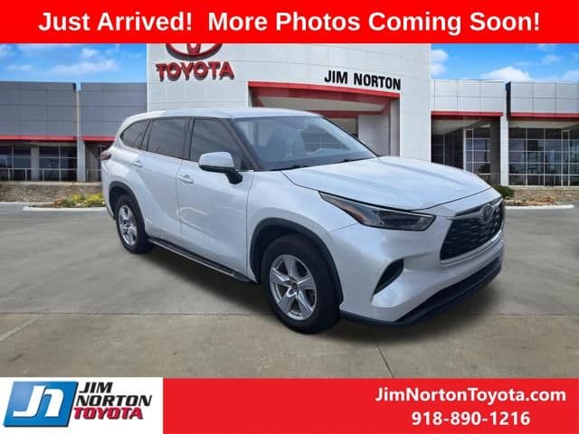 2022 Toyota Highlander L — photo 1 of 11