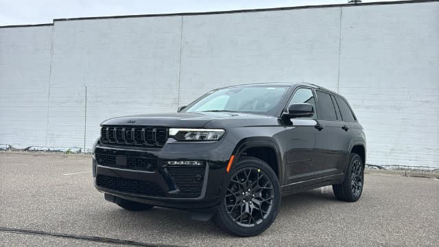 2027 Jeep Grand Cherokee Summit — photo 1 of 31