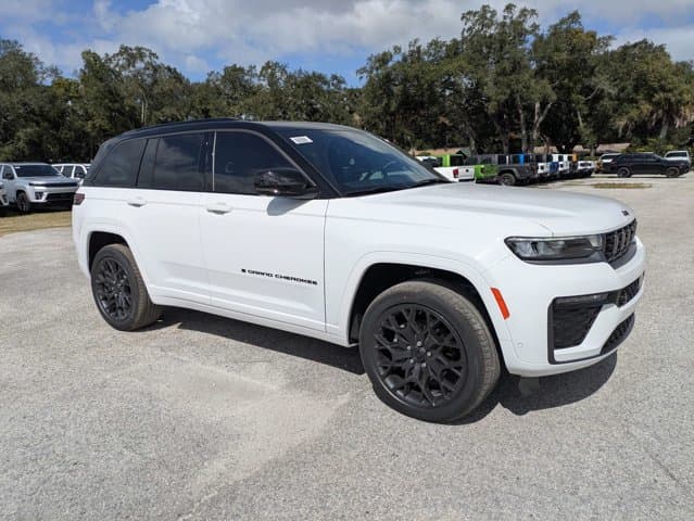 2027 Jeep Grand Cherokee Summit — photo 1 of 32