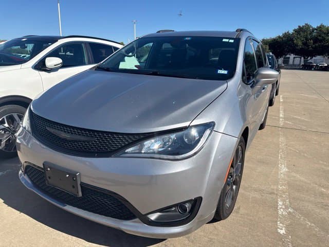 2020 Chrysler Pacifica Touring L — photo 1 of 14