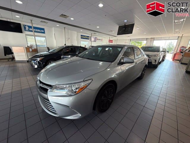 2016 Toyota Camry LE — photo 1 of 9